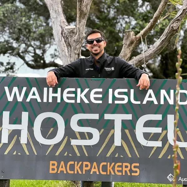 Waiheke Backpackers Hostel, hotel di Blackpool