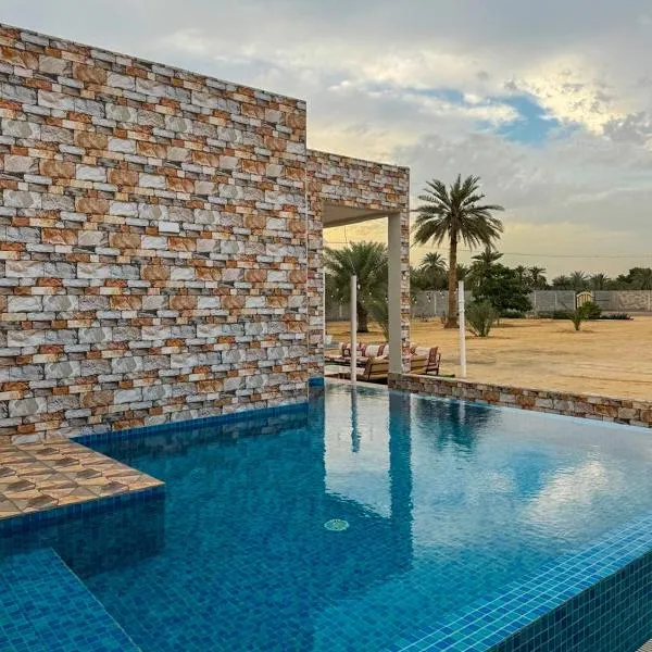 Luxury Farmhouse Near Yas Island With Swimming Pool, BBQ Area & Majlis, hotel v mestu Al Rahba