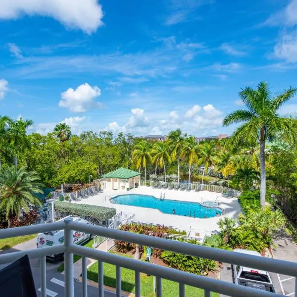 The Barbados -Bright Condo w Pool, hotel a Sugarloaf Shores