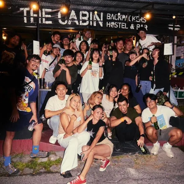 The Cabin Backpackers Hostel & Bar, hotel di Chiang Mai