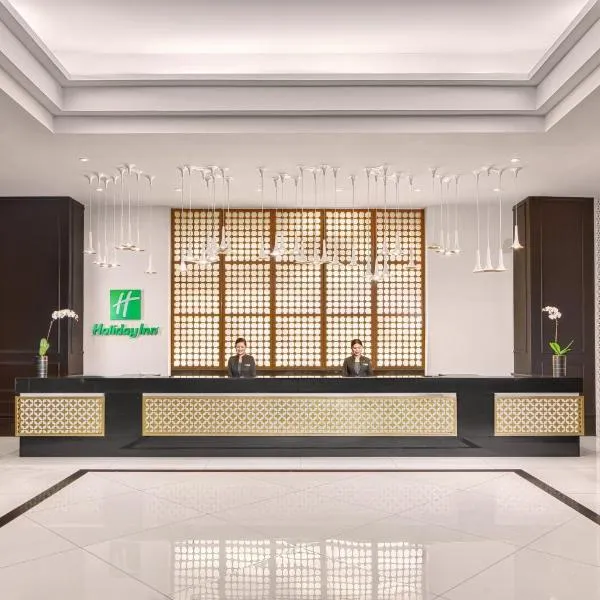 Holiday Inn & Suites Manila Galleria, an IHG Hotel, хотел в Манила