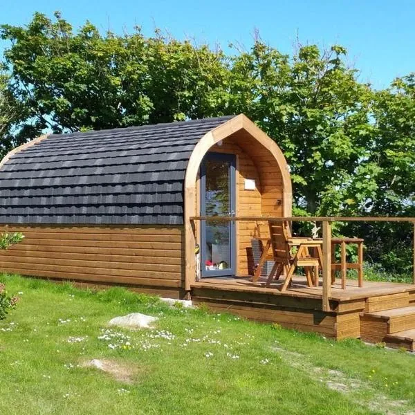 Sea and Mountain View Luxury Glamping Pods Heated – hotel w mieście Holyhead