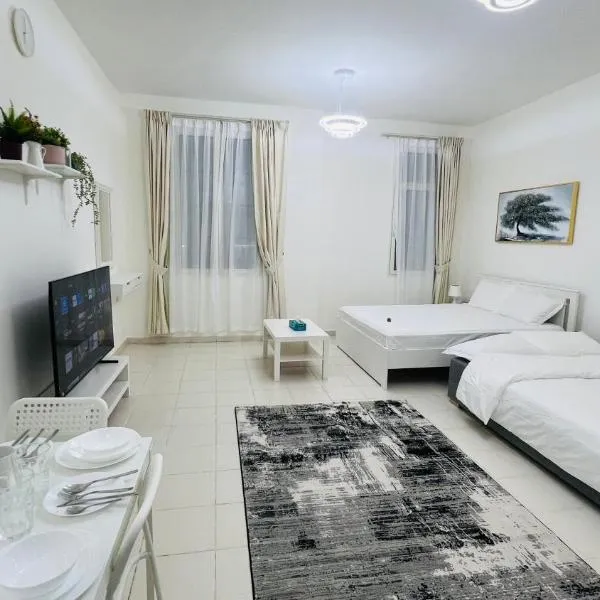 Hunaywah에 위치한 호텔 France cluster International city - Spacious Bright Furnished Studio apartment