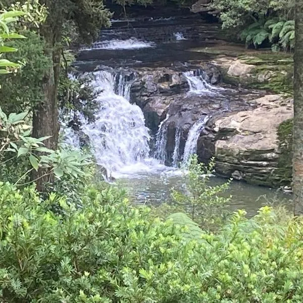 Matakana Waterfall Hideaway, отель в городе Уоркворт