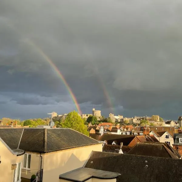 Top Floor En-suite Double Bedrooms In Eton With Great View Of Windsor Castle & Free Parking، فندق في ويندسور