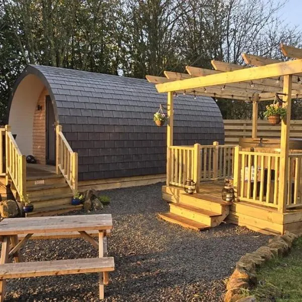 Campsie Luxury Pods with hot tub, hotel em Glasgow