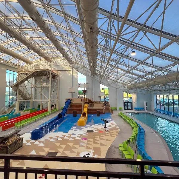 Country Cascades Waterpark Resort, hotel in Seymour