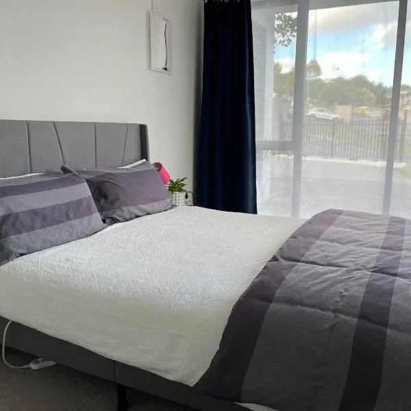 Totara Vale, Free Coffee, parking and wifi, near Glenfield Mall and highway 18,1, hotel v mestu Mairangi Bay