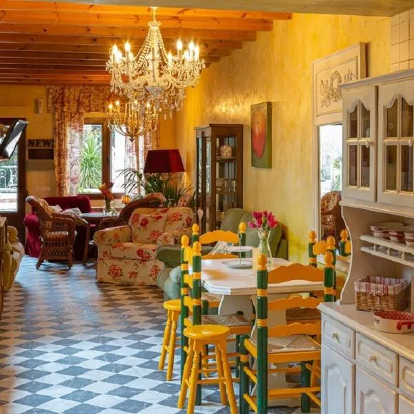 Beautiful Alamedas - Una Casa Rural con una Historia Única, hôtel à Alaejos