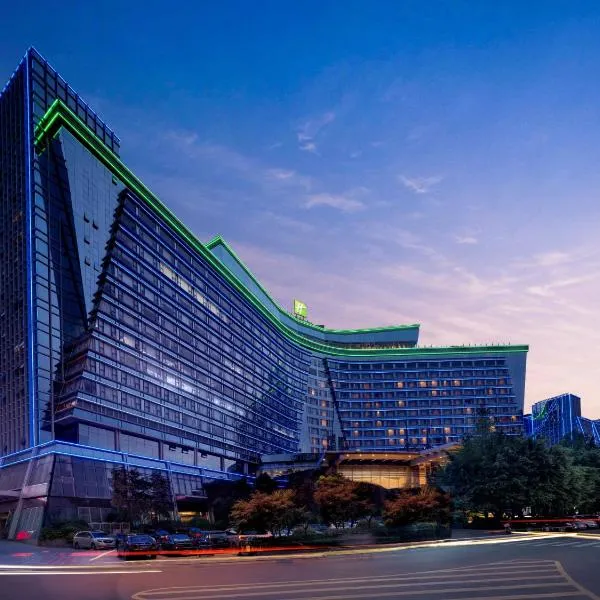 Holiday Inn Chengdu Century City-WestTower, hotel in Chengdu