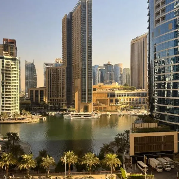 Executive Two Bedroom Apartment Facing Dubai Marina Mall, hotel em Dubai