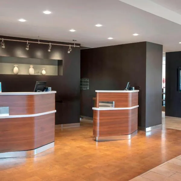 Courtyard by Marriott Mt. Laurel: Mount Laurel şehrinde bir otel