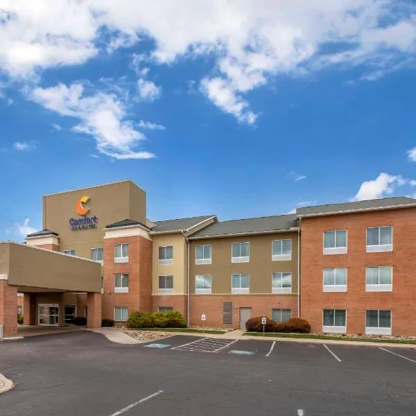 Comfort Inn & Suites Akron South, khách sạn ở Akron