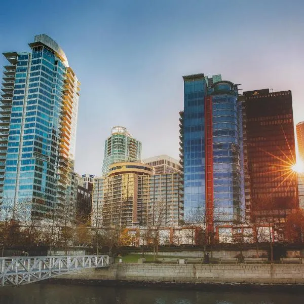 Pinnacle Hotel Harbourfront, hotel in Vancouver