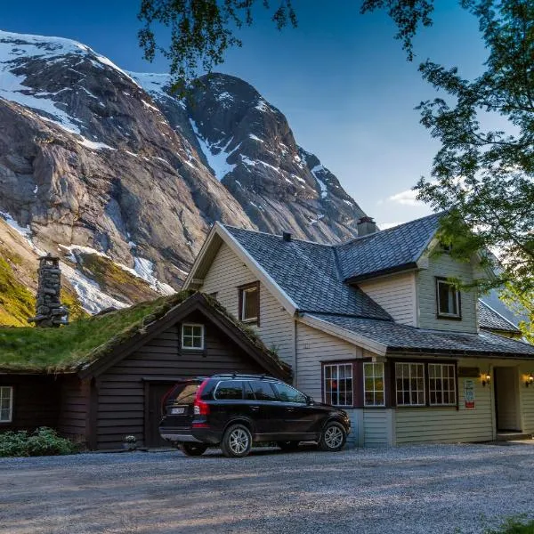 Lunde Turiststasjon, hotell i Fjærland