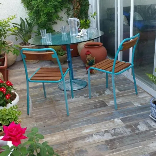 Tel Aviv Roof Apartment, отель в Тель-Авиве