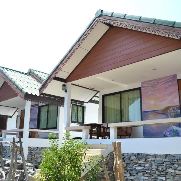 Benjaporn Bungalow, hotel en Si Racha