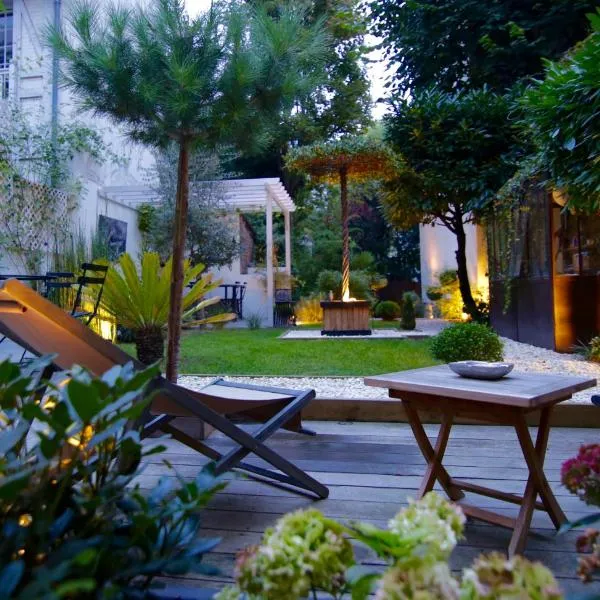 Villa du Square, Luxury Guest House, хотел в Париж