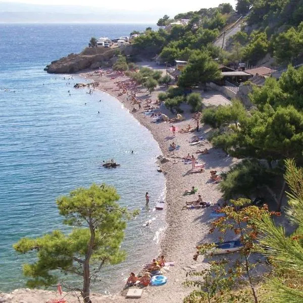 Apartments Coko, hotel Omišban