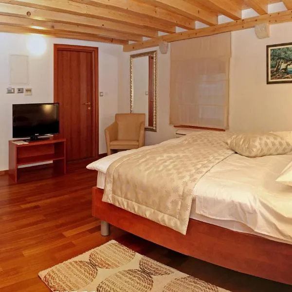 Hotel Monika, hotel din Trogir