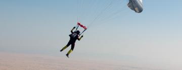 Viesnīcas netālu no apskates objekta Skydive Dubai Desert Centre