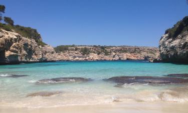 Hotele w pobliżu miejsca Plaża Calo des Moro