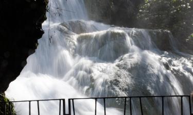 Mga hotel malapit sa Cola de Caballo Waterfall