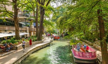 River Walk – hotely poblíž