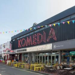 Komedia