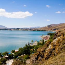 Sevan Lake 62 помешкань для відпустки