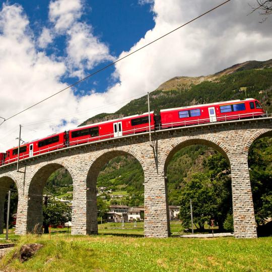 Tawirin ang Alps sa Bernina Express train