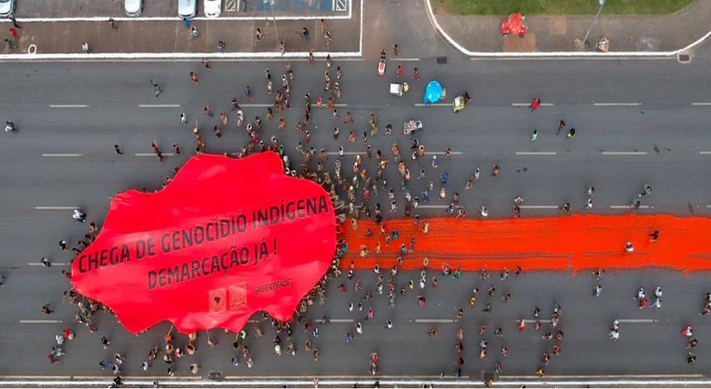 Indígenas exigem ‘Demarcação Já’ em ato histórico na Esplanada dos Ministérios