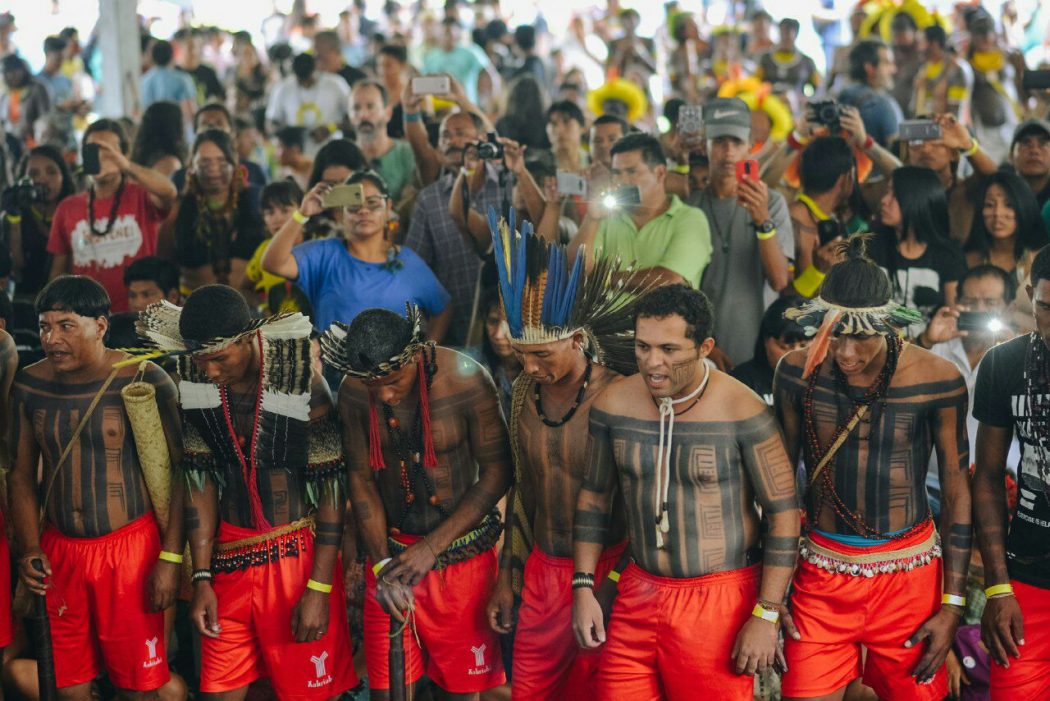 Plenária de abertura do ATL 2018 reúne quase três mil indígenas por Demarcação Já!