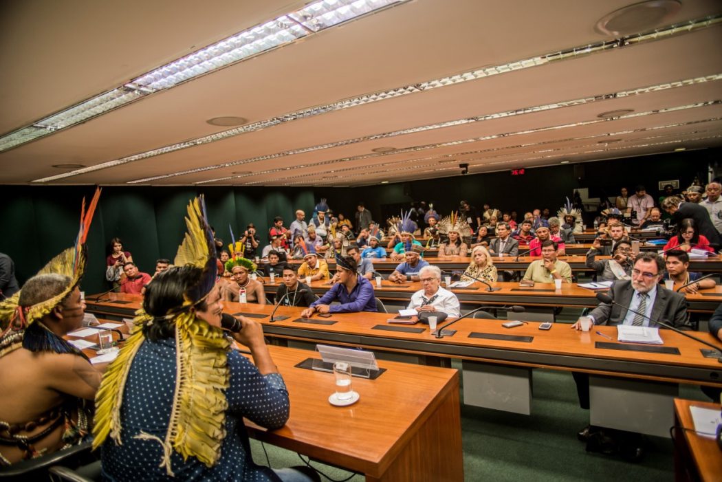 Comissão de Direitos Humanos da Câmara recebe cerca de 60 indígenas