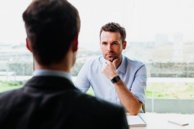 Como responder 'Você prefere trabalhar sozinho ou em grupo?' na entrevista de emprego