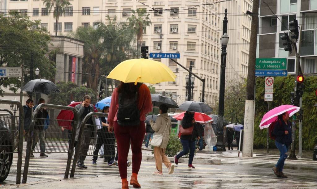 Previsão do tempo: temporais atingem RJ, SP e MG; Norte, Sul e Centro-Oeste terão chuva fraca