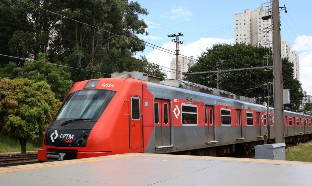 Descarrilhamento de trem na CPTM afeta transporte nas linhas 11-Coral e 12-Safira