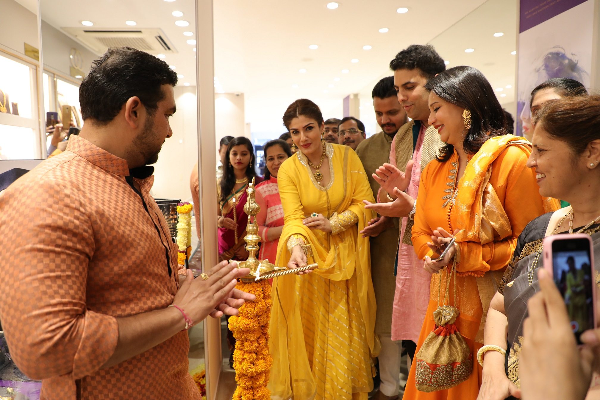 PNG Jewellers opens first franchise store in Aundh, 20 store.