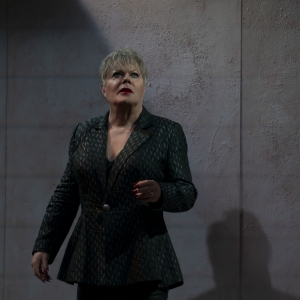 Video: How Eddie Izzard Is Playing All the Parts in HAMLET Video