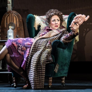 Interview: Stefanie Londino talks playing Miss Hannigan in ANNIE Photo