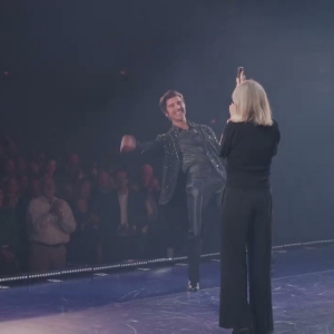 Video: Neil Diamond FaceTimes Into THE NEIL DIAMOND MUSICAL: A BEAUTIFUL NOISE Openin Video