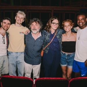 Photos: Tina Fey Visits ILLINOISE on Broadway Photo