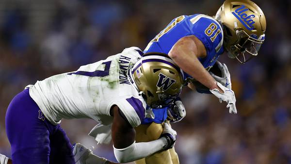 Thompson-Robinson leads UCLA past No. 15 Washington, 40-32