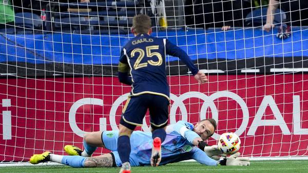 Whitecaps take advantage of two Seattle red cards to beat Sounders 2-0