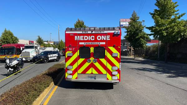 Two people hurt in serious crash in SeaTac area 