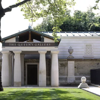 An image of the front of The Queen's Gallery at Buckingham Palace, showing the signage above the front doors.