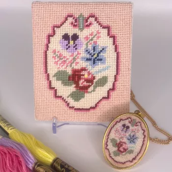 Wildflower posy motif that students will be taught to stitch in this course.