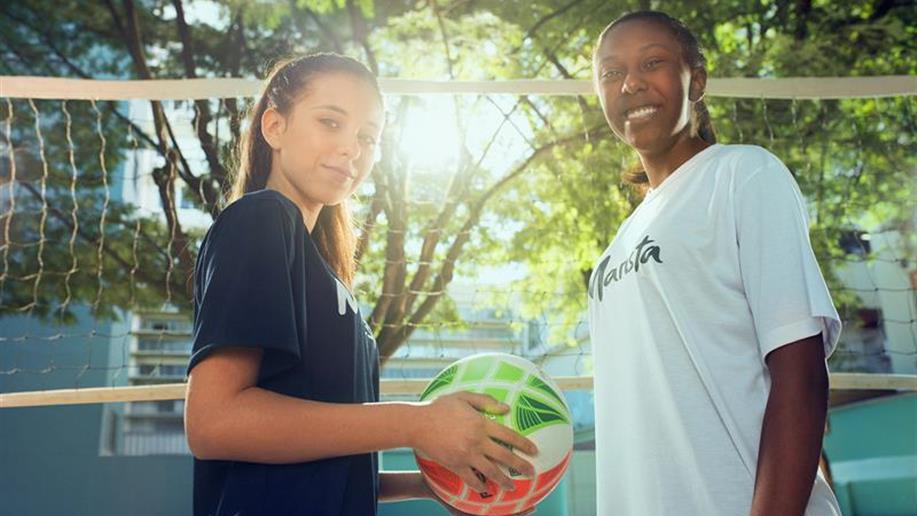 O Voleibol desenvolve trabalho em equipe e compreensão de limitações próprias e do grupo.