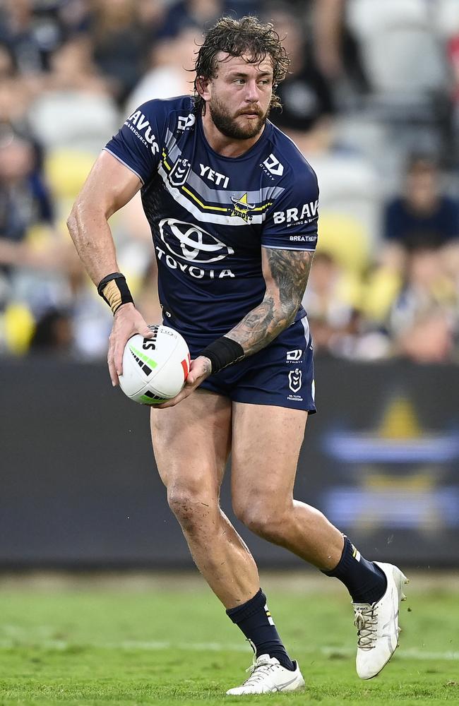 Sam McIntyre passes the ball. (Photo by Ian Hitchcock/Getty Images)