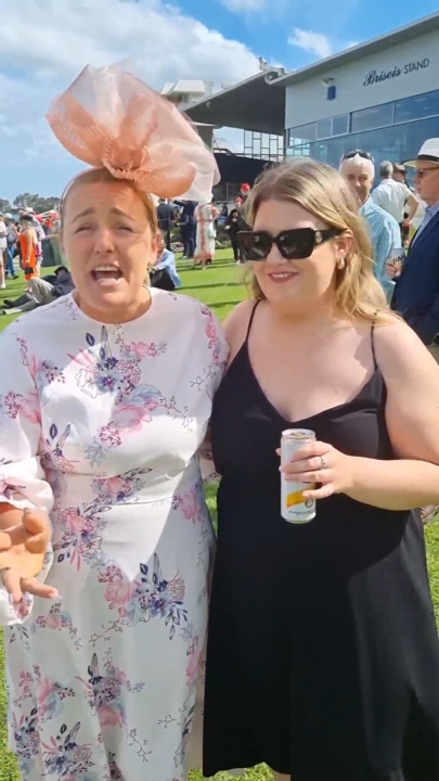 Punters revel in sunshine at Geelong Cup